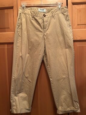 Old Navy Women's Khaki Straight Fit Capri Chinos